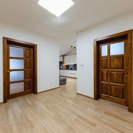 Luxury Apartments Uzhorod Eksteriør bilde